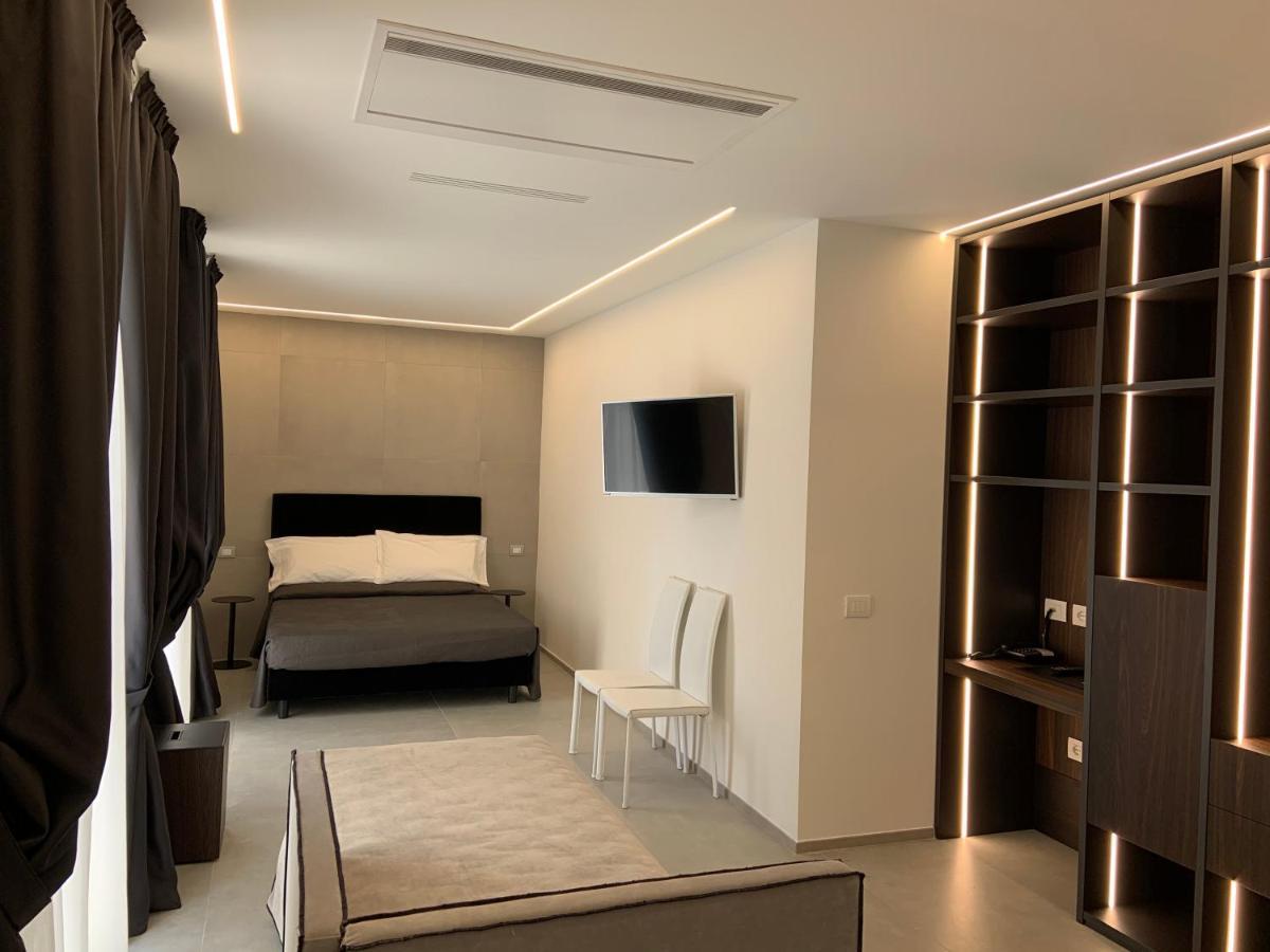 Hotel Commodore แชร์เวีย ภายนอก รูปภาพ